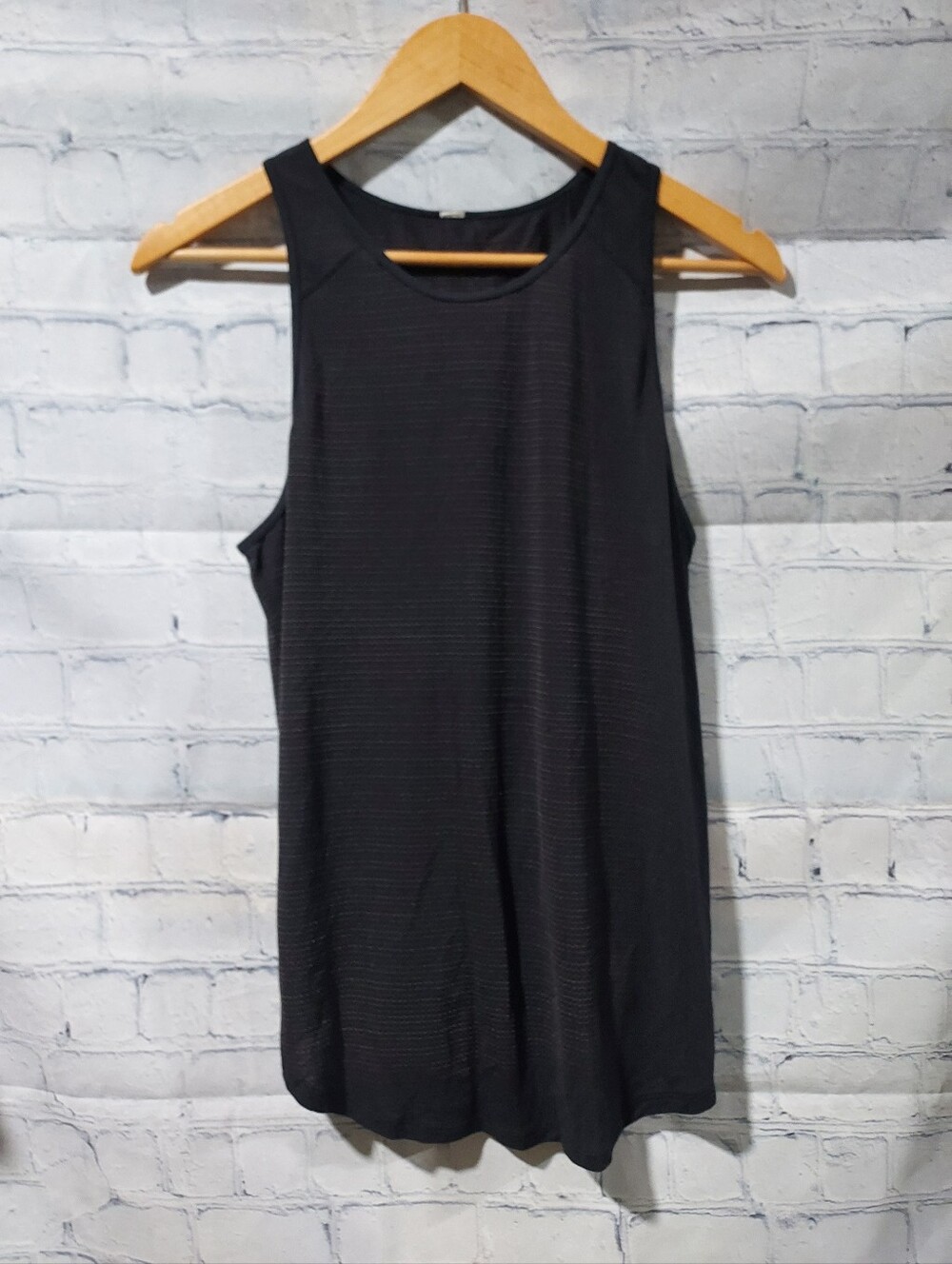 Lululemon XS Open Back Tye Tank No Size Tag Black Athleisure Activewear Yoga